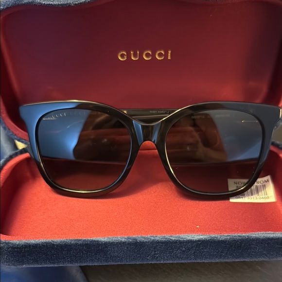 Gucci Black Luxury Sunglasses with Case, Pouch, Cloth and Pamphlets. Auth - Picture 4 of 16